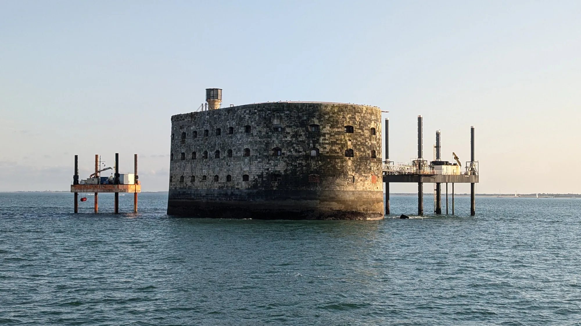 Fransa'nın İkonik Kalesi Fort Boyard: Tarihi Miras ve Küresel Fenomen Fransa'nın İkonik Kalesi Fort Boyard: Tarihi Miras ve Küresel Fenomen