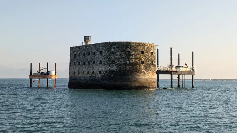 Fransa'nın İkonik Kalesi Fort Boyard: Tarihi Miras ve Küresel Fenomen