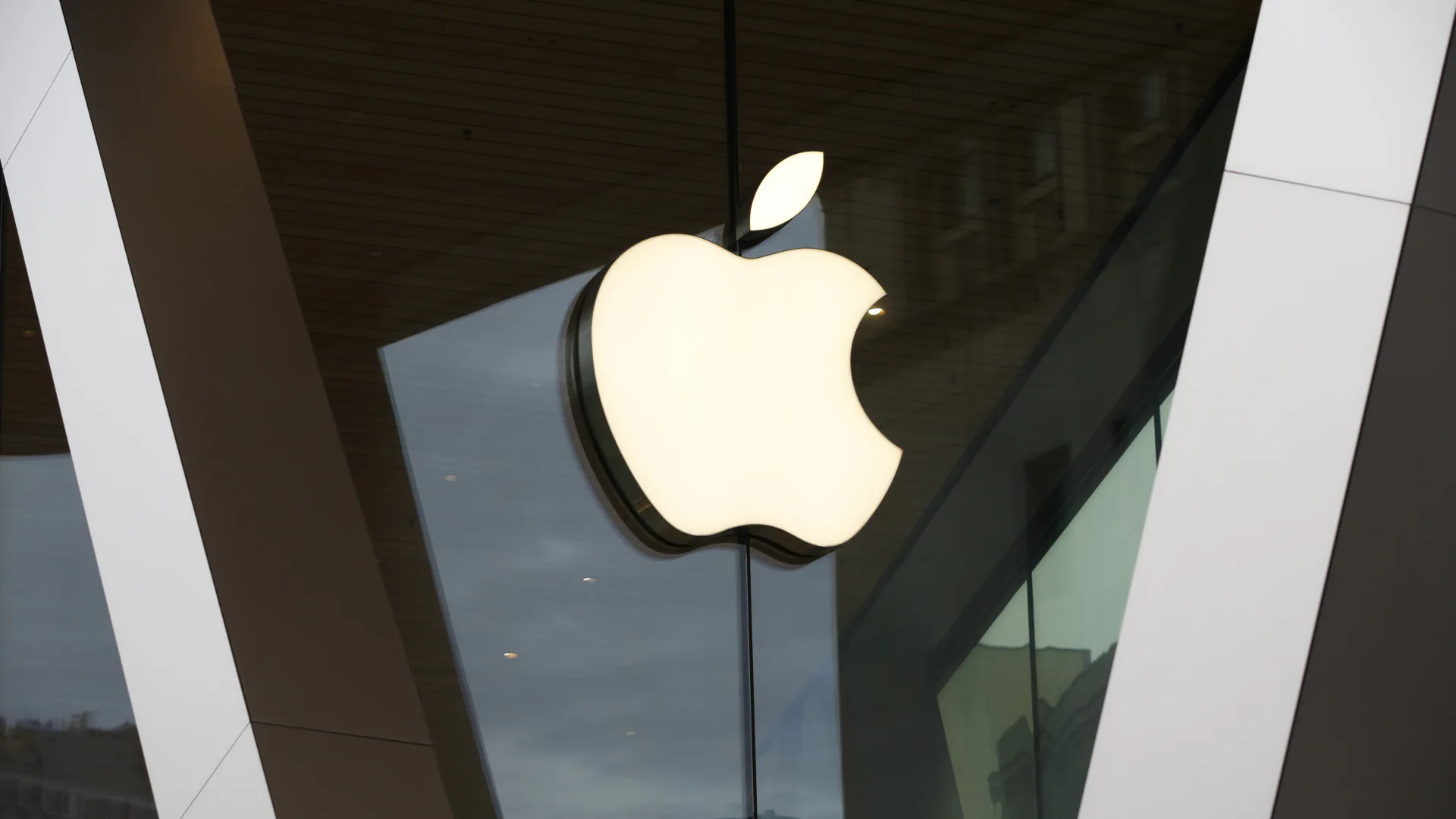 Apple Piyasa Değerinde Tarihi Eşik: İlk Kez 5 Trilyon Dolara Ulaştı Apple Piyasa Değerinde Tarihi Eşik: İlk Kez 5 Trilyon Dolara Ulaştı