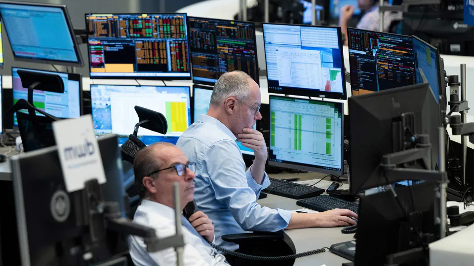 DAX'te Jeopolitik Şok: Petrol Fiyatları Yükselirken Alman Endeksi Düştü görseli