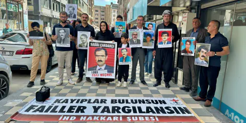 Yüksekova'da İHD'den Sabri Çardakçı dosyası: "12 Eylül'le yüzleşmeden faili meçhuller aydınlanmaz"