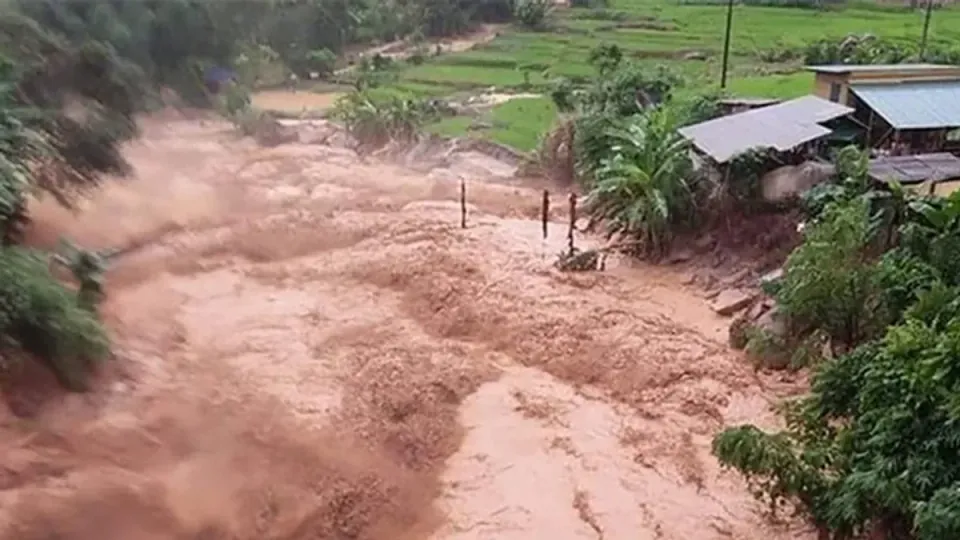 Vietnam'ın Kuzey Bölgesinde Ani Sel ve Toprak Kayması Uyarısı görseli