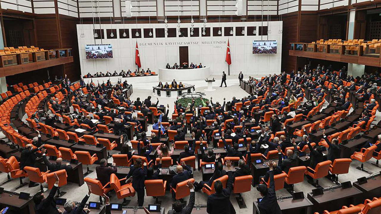 TBMM Gündeminde Kritik Hafta: Emekli Maaşı ve Somali Tezkeresi Masada TBMM Gündeminde Kritik Hafta: Emekli Maaşı ve Somali Tezkeresi Masada
