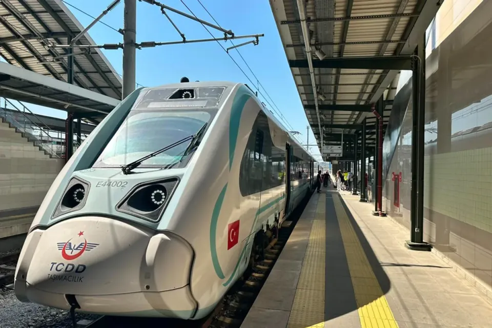 Millî Elektrikli Tren Seti Trakya Hattında İlk Seferini Gerçekleştirdi görseli