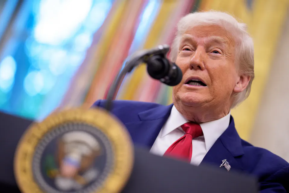 Donald Trump'ın Mitingdeki Tartışmalı 'Kadın' Çıkışı Sosyal Medyaya Yansıdı görseli