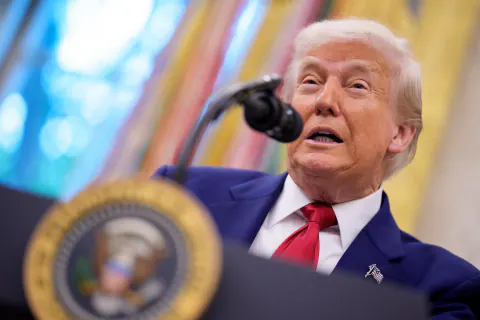 Donald Trump'ın Mitingdeki Tartışmalı 'Kadın' Çıkışı Sosyal Medyaya Yansıdı