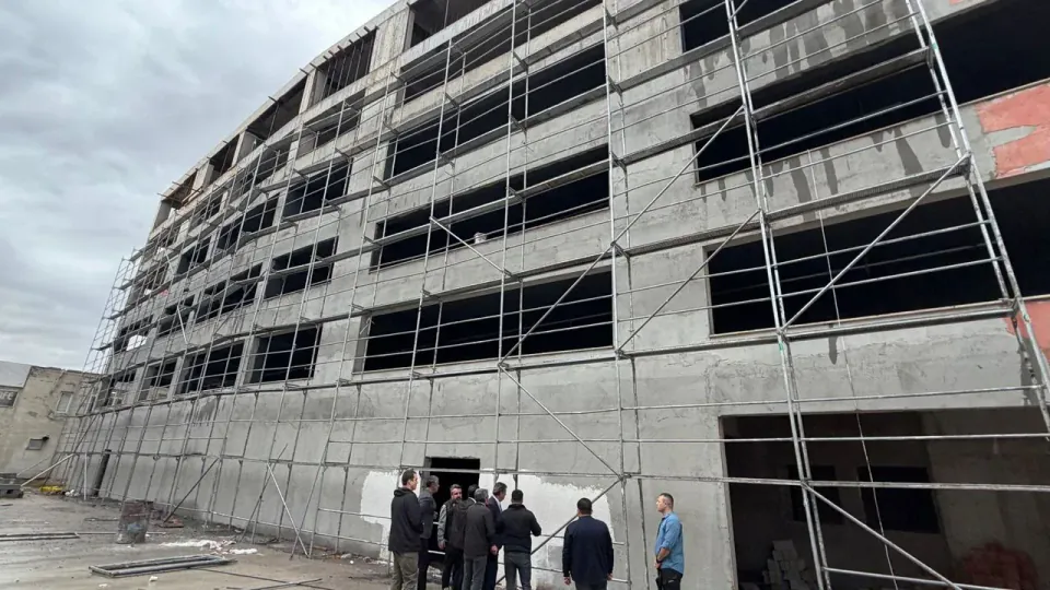 Şırnak'ta Katlı Otopark İnşaatında Çalışmalar Devam Ediyor, Başkan Yarka Yerinde İnceledi görseli