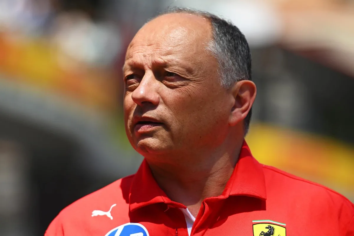 Ferrari'de Hamilton Yükselişi, Leclerc Şoku: Vasseur'den Kritik İtiraf Ferrari'de Hamilton Yükselişi, Leclerc Şoku: Vasseur'den Kritik İtiraf