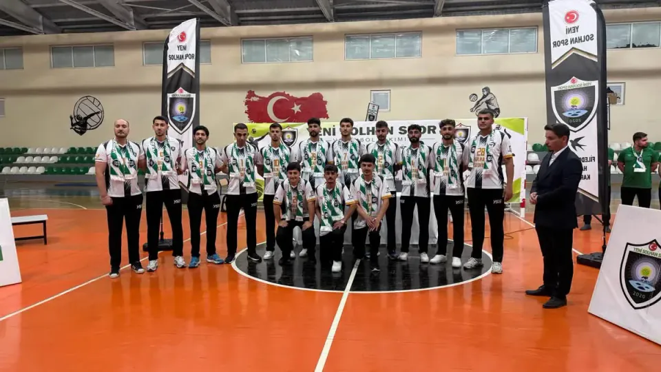 Yeni Solhan Spor yeni sezona imza töreniyle başladı: "Solhan'ın gururu" görseli