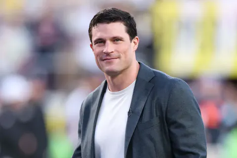 Luke Kuechly Netflix'te Debut Yapıyor: NFL'in Avustralya Açılışında Mikrofon Başında Luke Kuechly Netflix'te Debut Yapıyor: NFL'in Avustralya Açılışında Mikrofon Başında