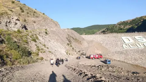 Giresun Alucra'da Facia: Otomobil Dere Yatağına Yuvarlandı, 3 Ölü