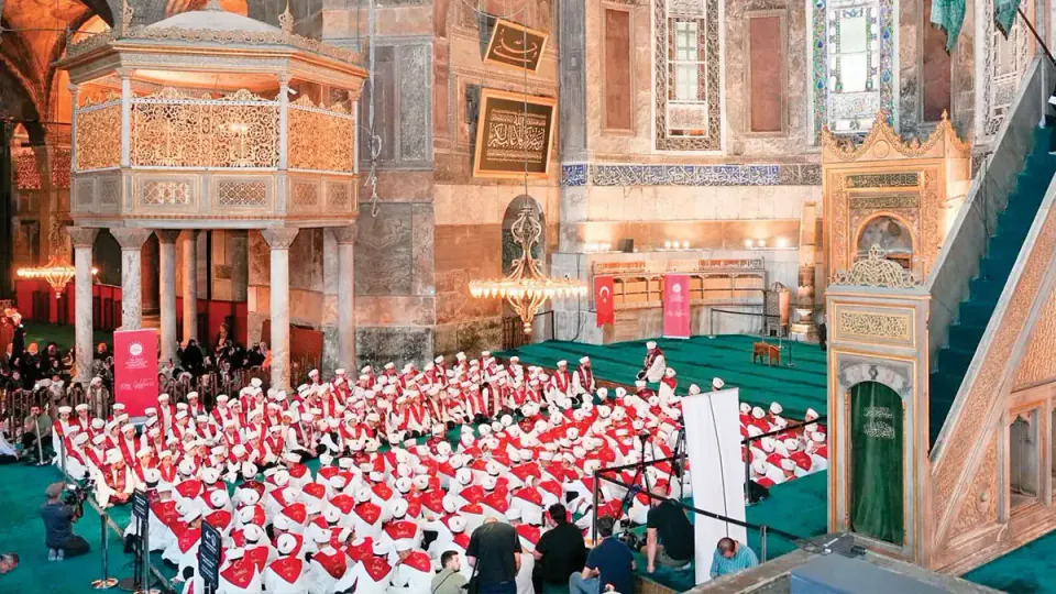 Ayasofya'da 10. Yıl Maneviyatı: 253 Hafız Şehitler İçin Dua Edecek görseli