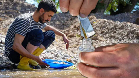 Derelerde altın arayan hobi ekibi tek seferde 30 gram buluyor