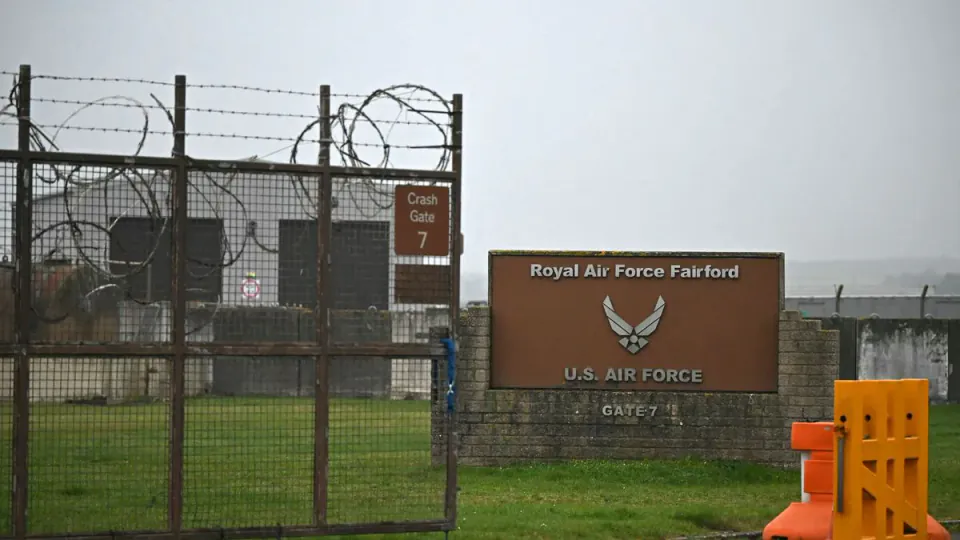 İngiltere'de ABD Üssü Kullandığı RAF Fairford Yakınında 'Büyük Olay' İlan Edildi: Evler Boşaltıldı, Şüpheli Tutuklandı görseli