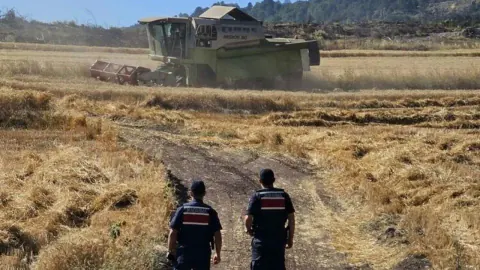 Gölpazarı'nda Hasat Öncesi Yangın Önlemi: Biçerdöver Operatörlerine Kritik Uyarı