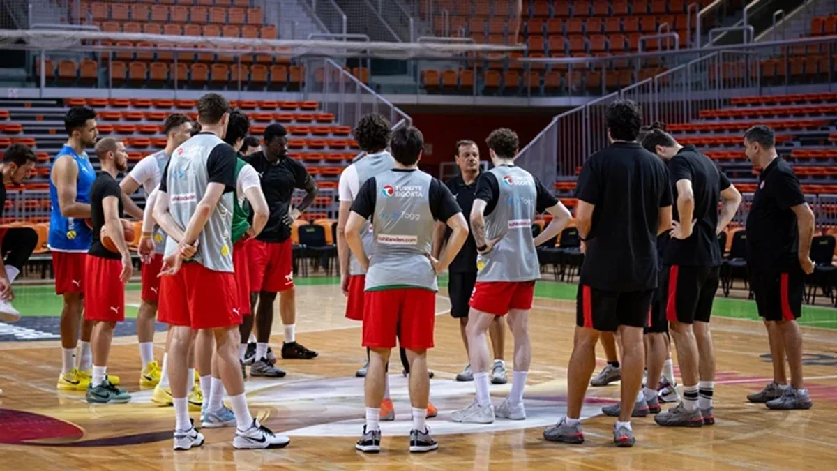 A Milli Basketbol Takımı Bosna Hersek Maçı İçin Hazırlıklarını Tamamlıyor A Milli Basketbol Takımı Bosna Hersek Maçı İçin Hazırlıklarını Tamamlıyor