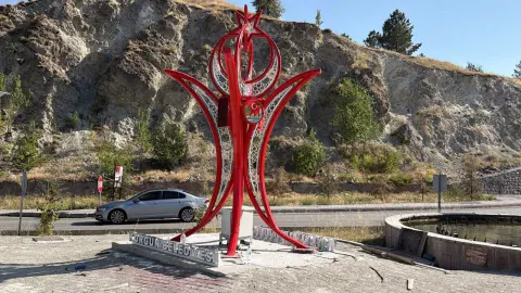 Korgun'un girişine modern dokunuş: Led gövdeli kavşak görseli tamamlandı