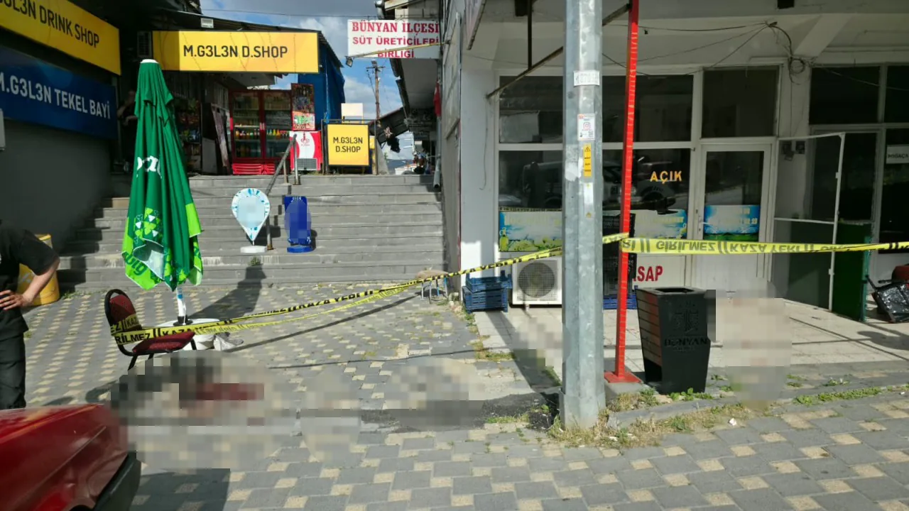 Kayseri'de Esnaf Tartışması Kanlı Bitti: 1 Ağır Yaralı Kayseri'de Esnaf Tartışması Kanlı Bitti: 1 Ağır Yaralı