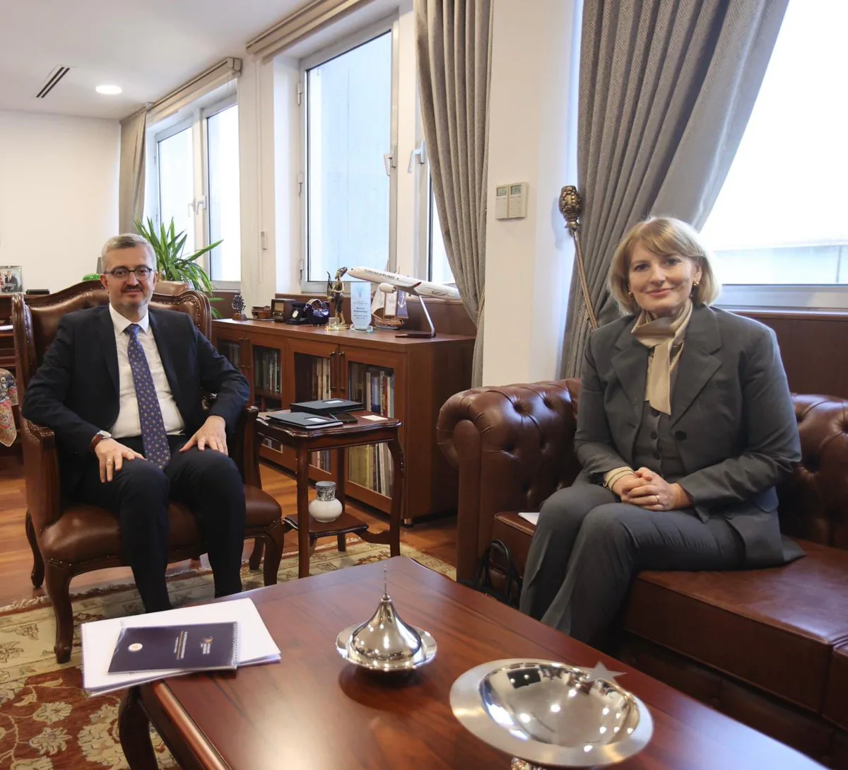 İngiltere'nin Yeni Büyükelçisi Ankara'ya Varışında Türkiye ile İlişkilerde Güçlendirme Vaadi İngiltere'nin Yeni Büyükelçisi Ankara'ya Varışında Türkiye ile İlişkilerde Güçlendirme Vaadi