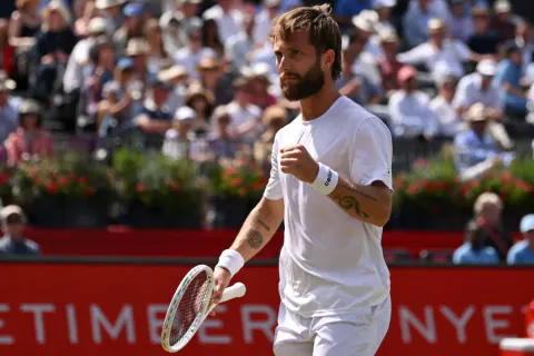 Corentin Moutet Queen's Turnuvası'nda Kötü Seriyi Perricard Karşısında Bitirdi