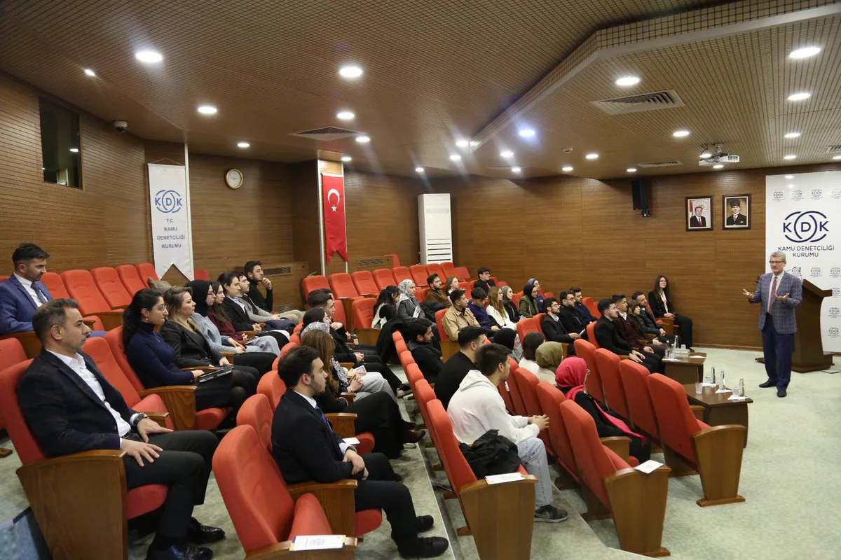 İstanbul Sabahattin Zaim Üniversitesi Hukuk Fakültesi Öğrencilerine Kamu Denetçiliği Kurumu (KDK) Yaptığı Ziyaret İstanbul Sabahattin Zaim Üniversitesi Hukuk Fakültesi Öğrencilerine Kamu Denetçiliği Kurumu (KDK) Yaptığı Ziyaret