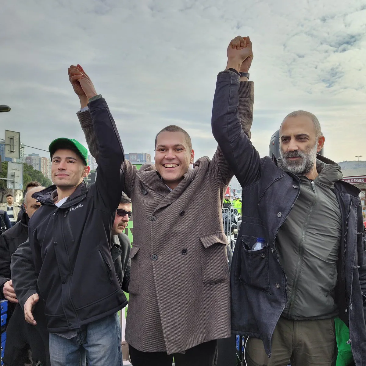 Binlerce Martı TAG Sürücüsü, UKOME Toplantısı Önünde Taksicilere Karşı Protesto Etti Binlerce Martı TAG Sürücüsü, UKOME Toplantısı Önünde Taksicilere Karşı Protesto Etti