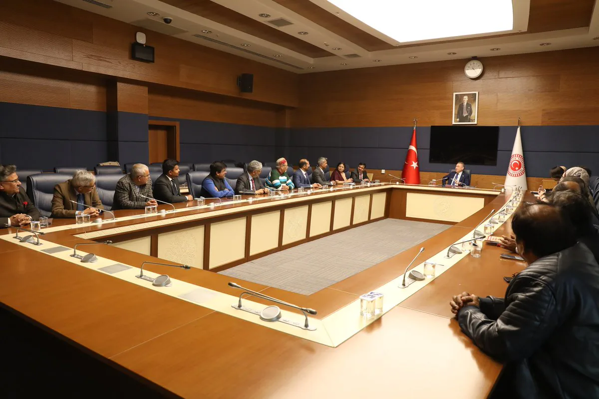 Türkiye-Hindistan İlişkilerinde Yeni Bir Sayfa Açıldı: Akademik Görüşler Paylaşıldı Türkiye-Hindistan İlişkilerinde Yeni Bir Sayfa Açıldı: Akademik Görüşler Paylaşıldı