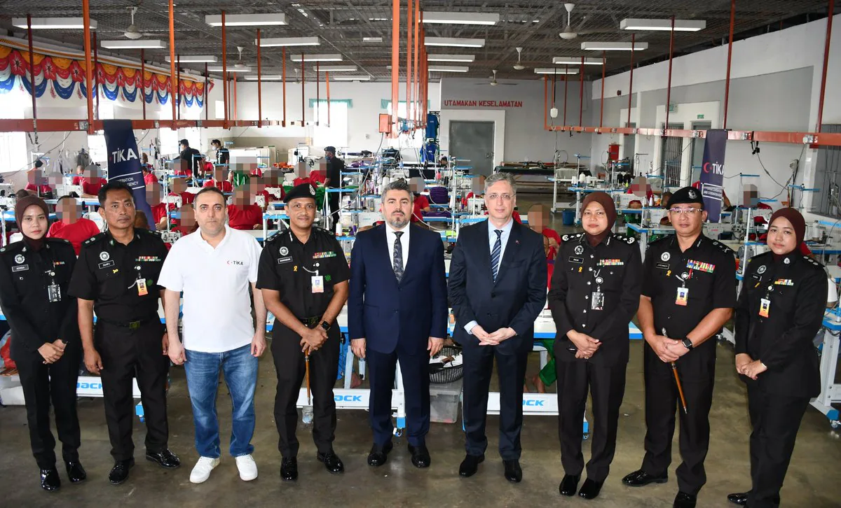 Malezya'da Mahkumlara Yeni Bir Başlangıç: TİKA'nın Bentong Hapishanesi'nde Tekstil Atölyesi Açılışı Malezya'da Mahkumlara Yeni Bir Başlangıç: TİKA'nın Bentong Hapishanesi'nde Tekstil Atölyesi Açılışı