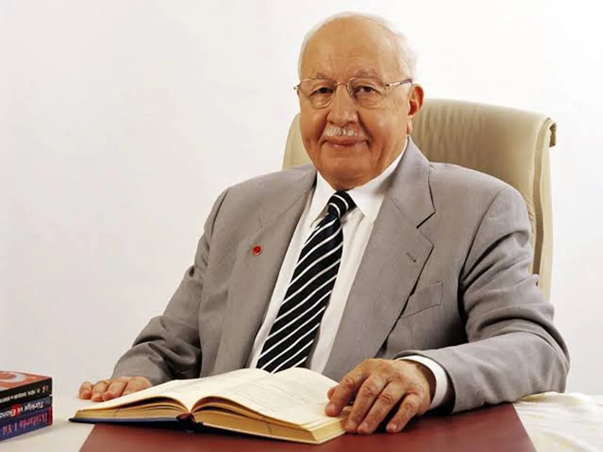 Prof. Dr. Necmettin Erbakan'ın Vefatının Yılı Dünü: Milli Görüş Hareketinin Liderine Saygı Prof. Dr. Necmettin Erbakan'ın Vefatının Yılı Dünü: Milli Görüş Hareketinin Liderine Saygı