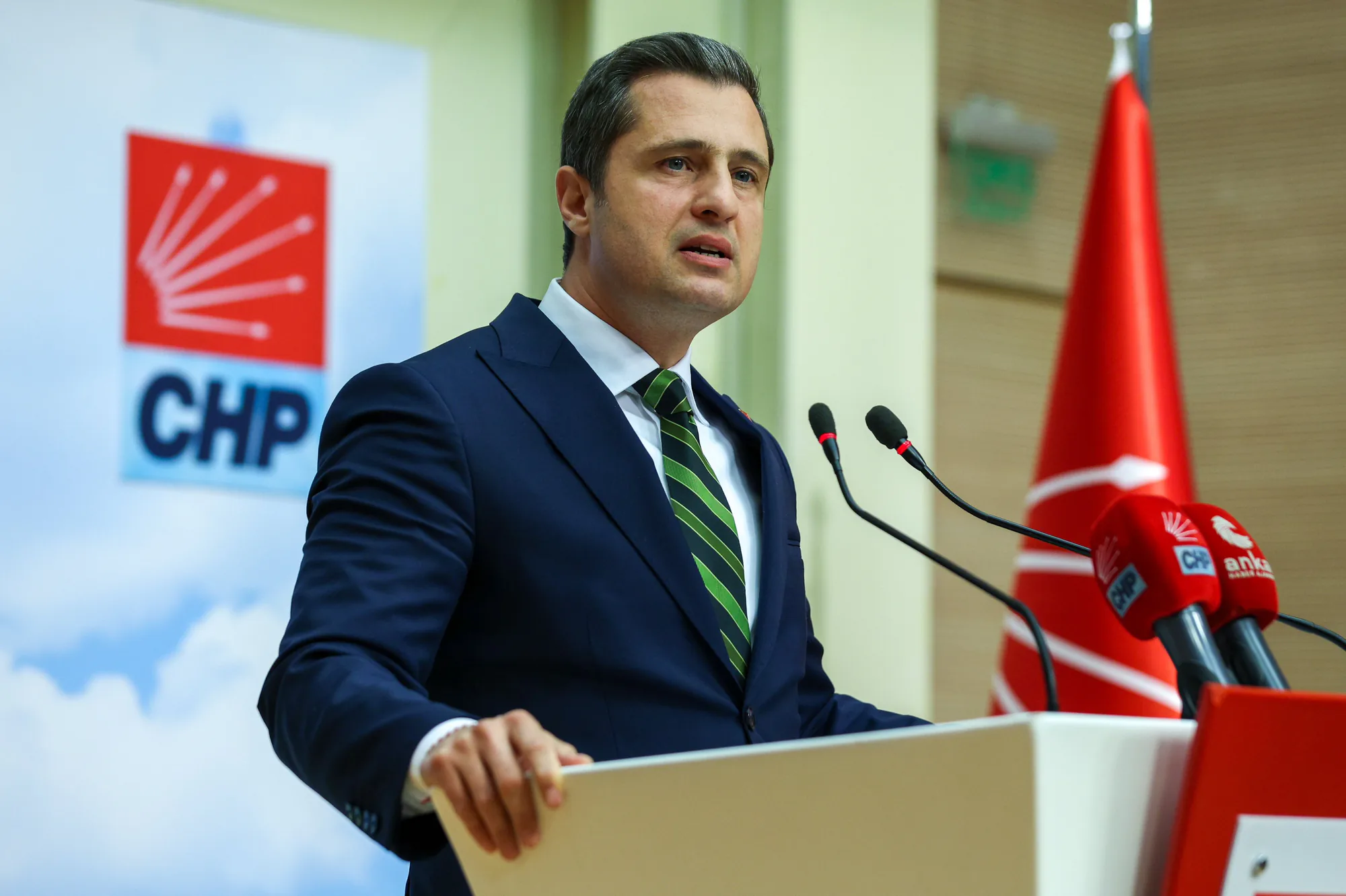 CHP Sözcüsü: Ömer Çelik Gerçekleri Gizlemek Üzere Yanlış Bilgiler Yayıyor CHP Sözcüsü: Ömer Çelik Gerçekleri Gizlemek Üzere Yanlış Bilgiler Yayıyor