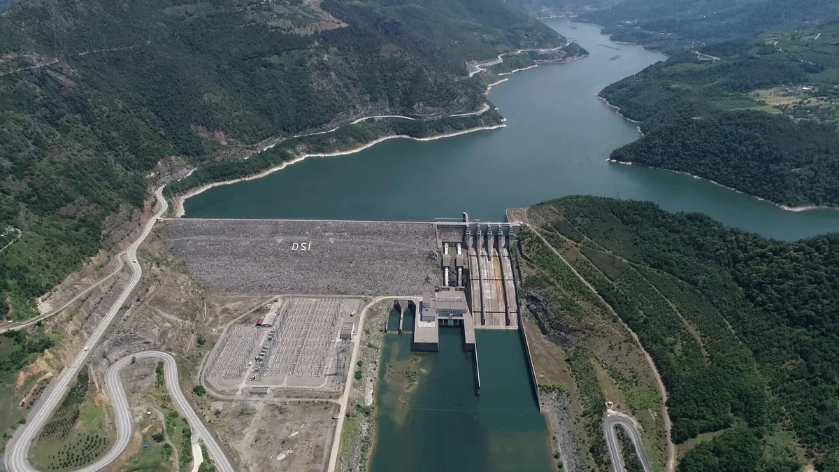 Borçka Barajı: Artvin'de 15 Milyar kWh Enerji Üretimi Borçka Barajı: Artvin'de 15 Milyar kWh Enerji Üretimi