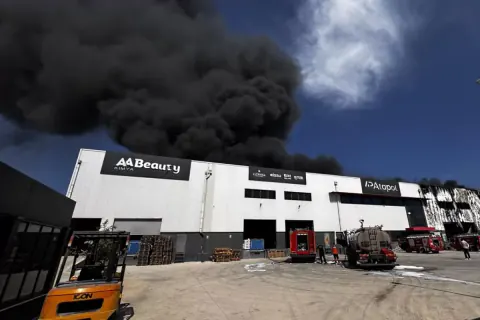 Mersin'de Kimya Fabrikasında Yangın: Ekipler Müdahale Devam Ediyor