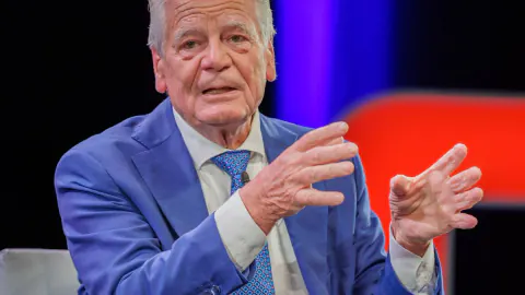 Joachim Gauck: "Demokrasi sadece sandıkta değil, her gün mücadele edilerek kazanılır"