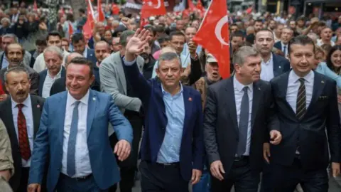 CHP'de Dev İstifa Dalgası: 264 Eski Milletvekili Partiden Ayrıldı