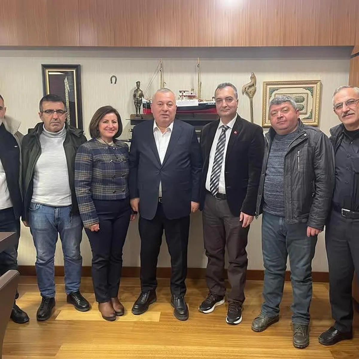 TBMM'de Mücadeleci Emekliler Derneği Başkanı Nuh Erdogan ile Buluşma TBMM'de Mücadeleci Emekliler Derneği Başkanı Nuh Erdogan ile Buluşma