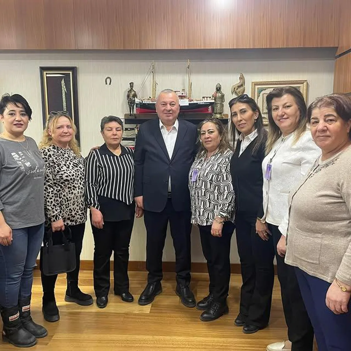 TBMM'de Ziyaretçi Hanım Efendiler TBMM'de Ziyaretçi Hanım Efendiler