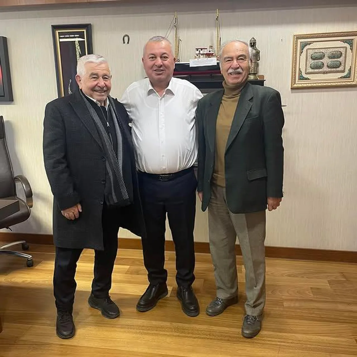 Ordu Milletvekili ve Emekli Bürokratın Demokrat Parti Ziyareti Ordu Milletvekili ve Emekli Bürokratın Demokrat Parti Ziyareti