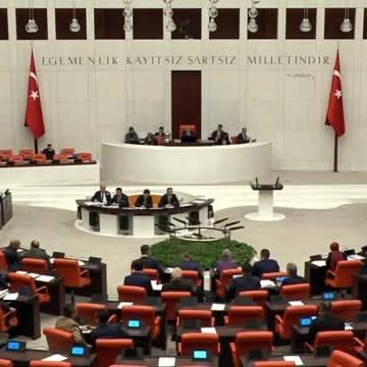 Erzincan'da Yol Kaza Sonucu 2 Ölü, 10 Yaratık Kaybedildi Erzincan'da Yol Kaza Sonucu 2 Ölü, 10 Yaratık Kaybedildi