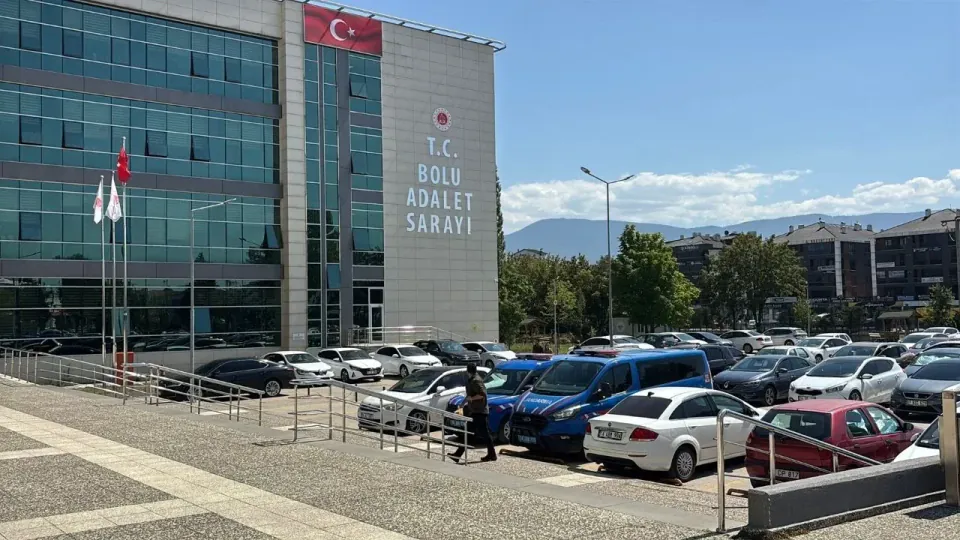 Bolu Belediyesi'nde çöp ihalesi operasyonu: 7 şüpheli tutuklama talebiyle hakimliğe görseli