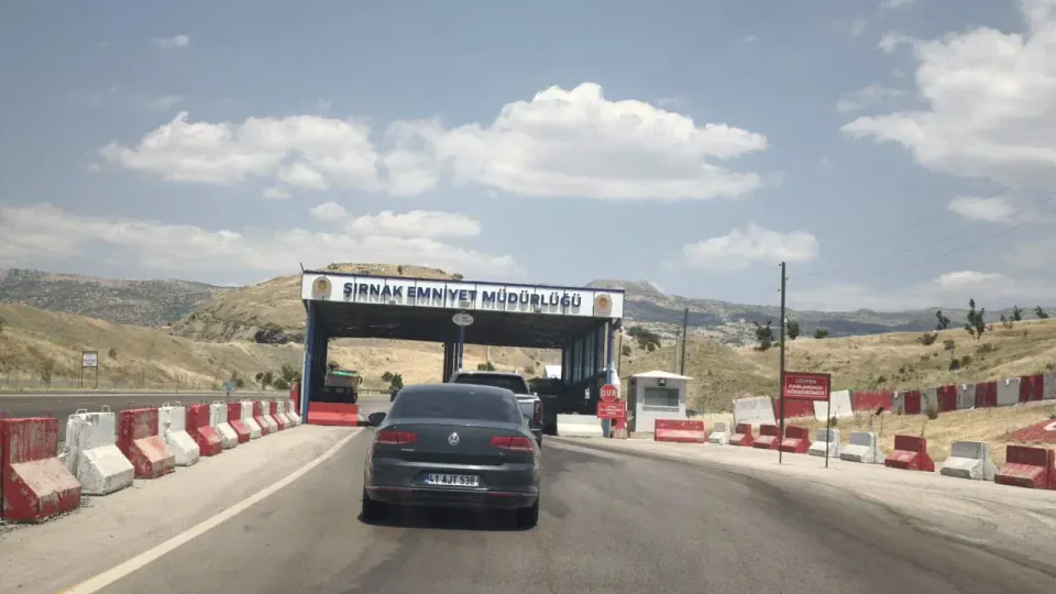 Mardin'de kontrol noktaları kalktı, Şırnak'ta seyyar uygulamalar başladı görseli