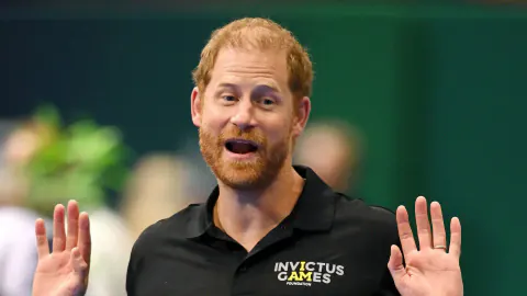 Prens Harry'nin Tuhaf Keçi Yogası Görüntüleri Sosyal Medyada Gündem Oldu