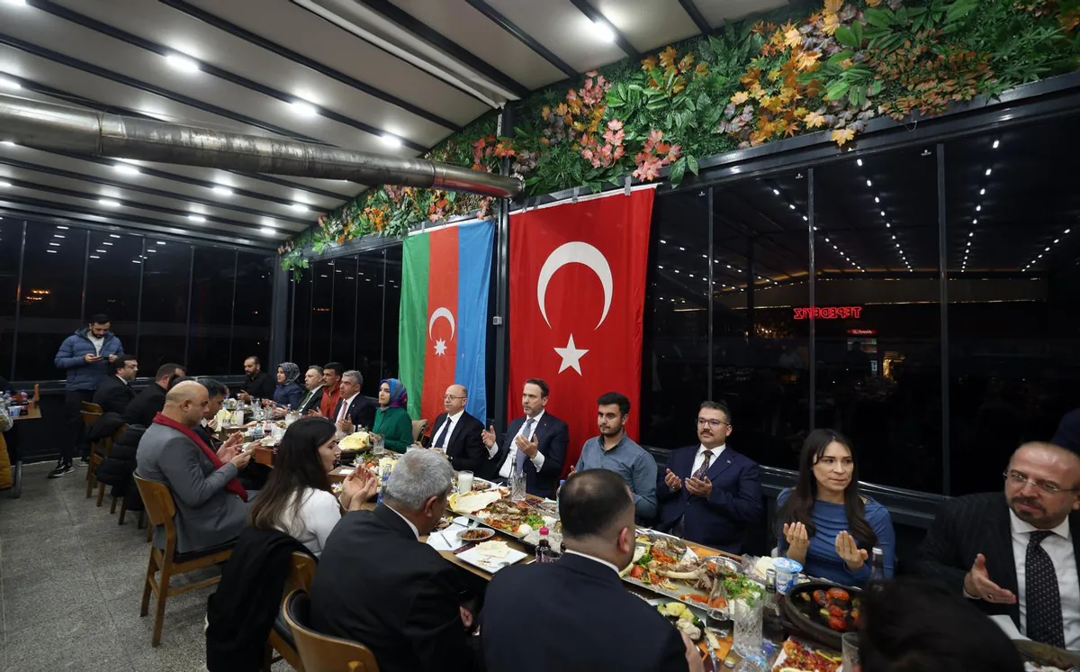 Enerji Bakanı Bayraktar, Iğdır'da Gençlerle İftara Katıldı Enerji Bakanı Bayraktar, Iğdır'da Gençlerle İftara Katıldı