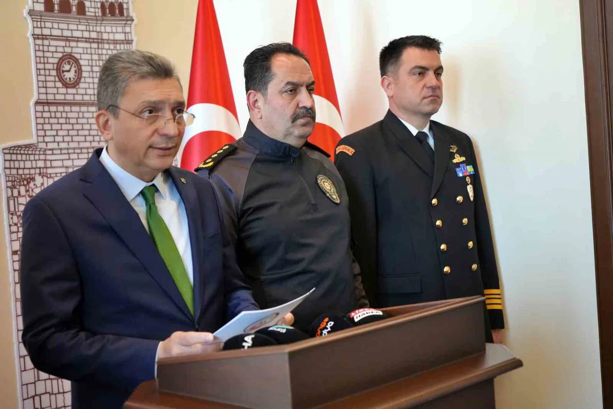 Antalya'da Sokak Düğünleri Yasaklandı: Valisi Şahin, Kamu Düzenine Dikkat Çektirdi Antalya'da Sokak Düğünleri Yasaklandı: Valisi Şahin, Kamu Düzenine Dikkat Çektirdi