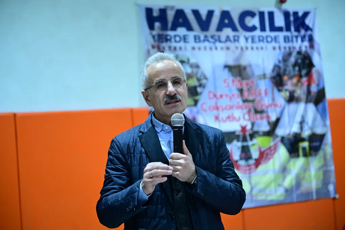 Ulaştırma ve Altyapı Bakanı Abdulkadir URALOĞLU, ARFF Çalışanlarıyla İftar Sofrasında Bir Araya Geldi Ulaştırma ve Altyapı Bakanı Abdulkadir URALOĞLU, ARFF Çalışanlarıyla İftar Sofrasında Bir Araya Geldi