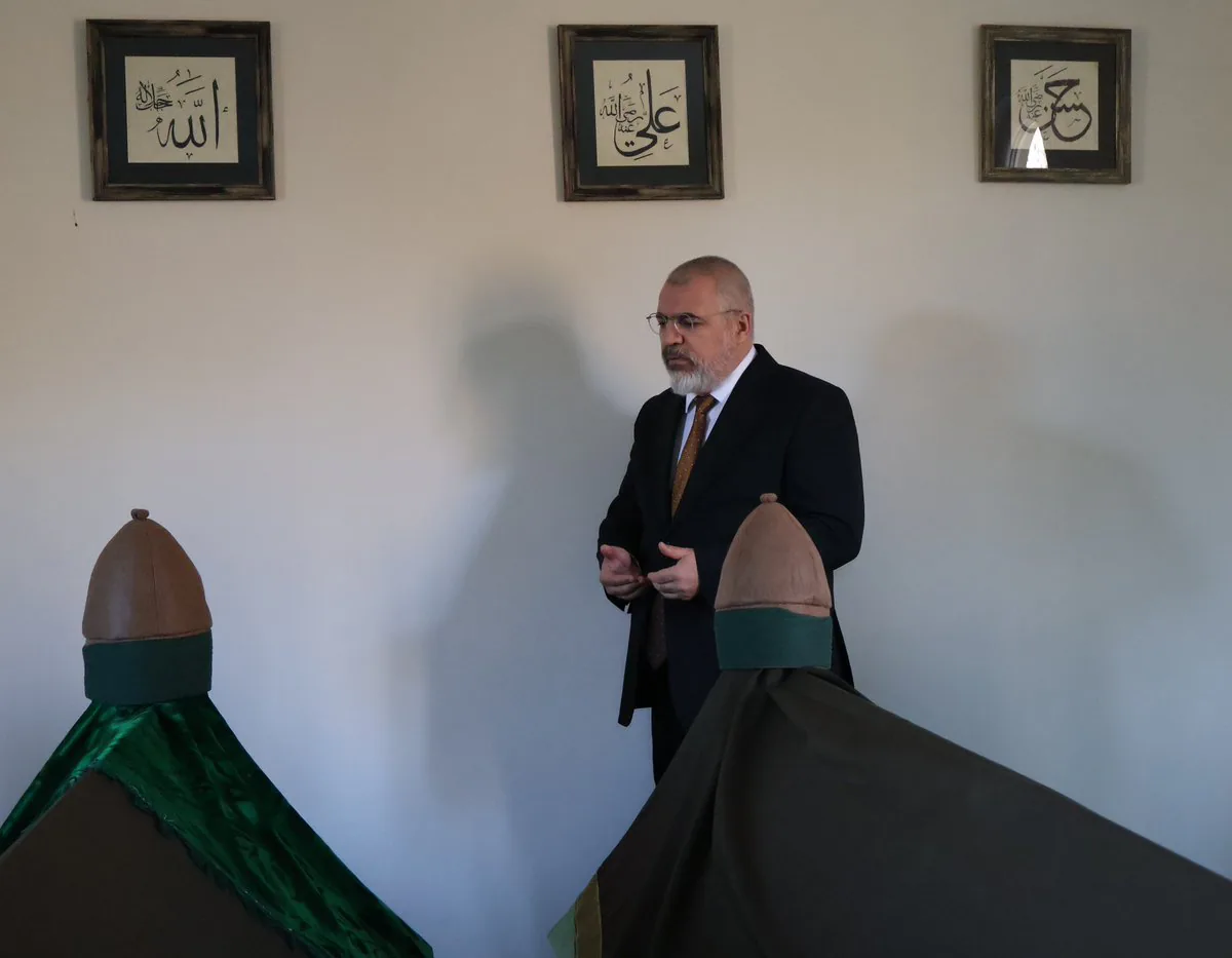 Alevi-Bektaşi Kültür ve Cemevi Başkanlığı'ndan Kütahyalı Türbede Ziyaret Alevi-Bektaşi Kültür ve Cemevi Başkanlığı'ndan Kütahyalı Türbede Ziyaret