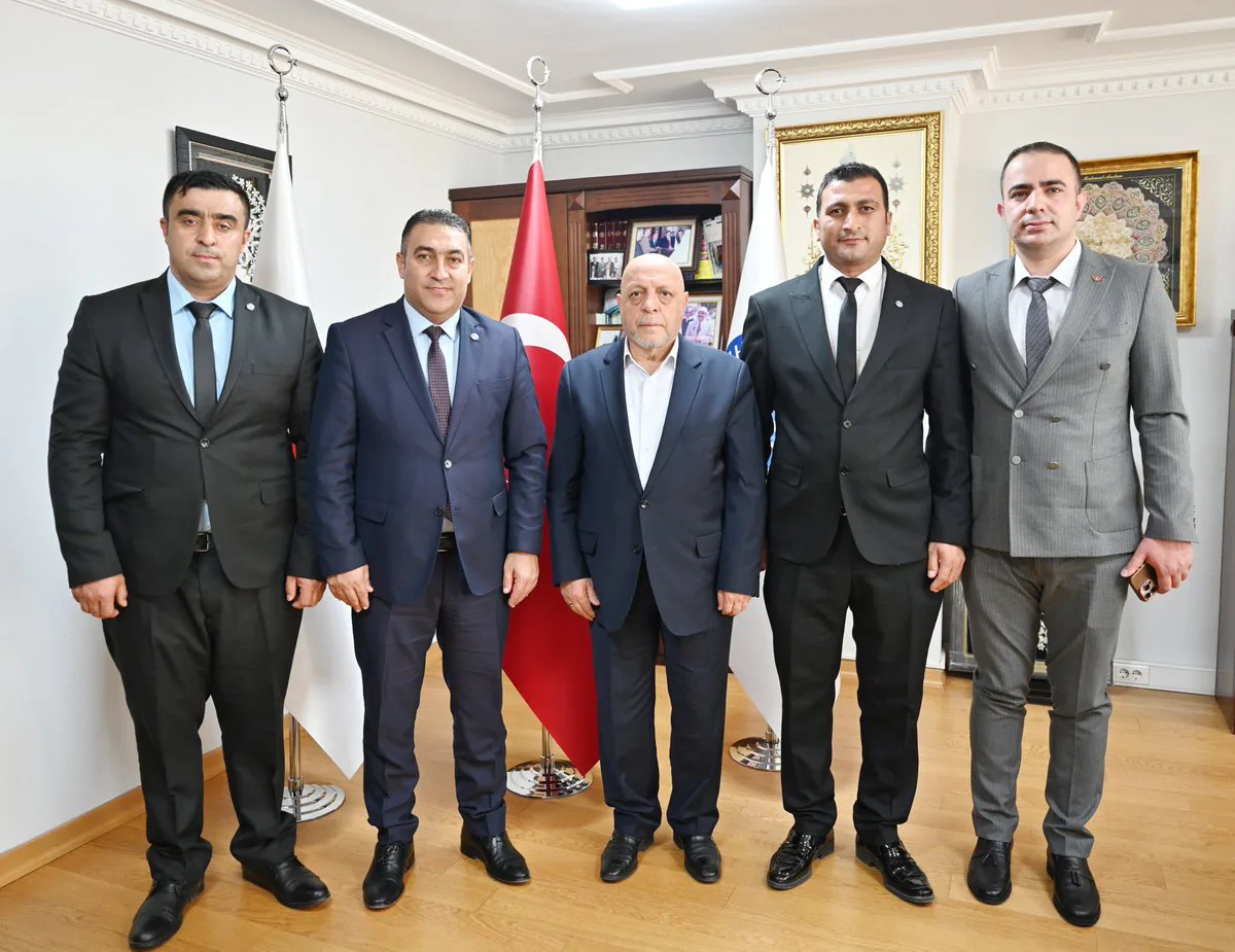 Hak İşçi Sendikaları Konfederasyonu Genel Başkanı Mahmut Arslan, Niğde İl Başkanlığı ile Toplantı Gerçekleştirdi Hak İşçi Sendikaları Konfederasyonu Genel Başkanı Mahmut Arslan, Niğde İl Başkanlığı ile Toplantı Gerçekleştirdi