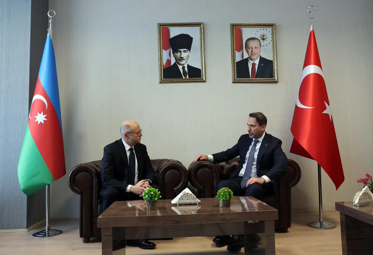 Bayraktar ve Şahbazov, Iğdır-Nahçıvan Doğal Gaz Hattı'nı İncelediler Bayraktar ve Şahbazov, Iğdır-Nahçıvan Doğal Gaz Hattı'nı İncelediler