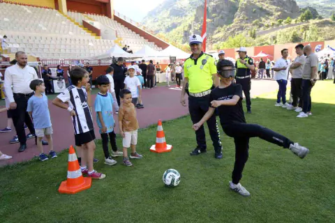 Gümüşhane'de Çocuklar İçin Dev Spor Şenliği Düzenlendi