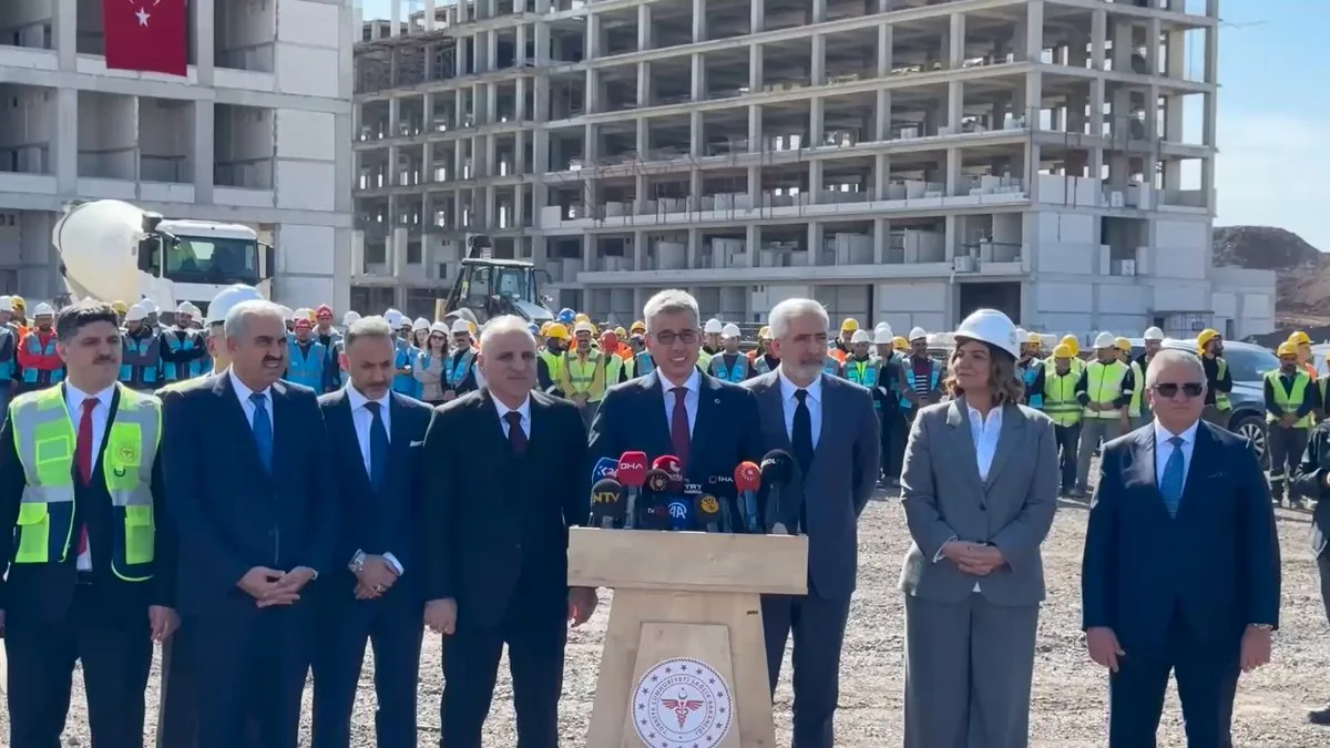 Sağlık Bakanı Memişoğlu, Diyarbakır Şehir Hastanesi İnşaatını İnceledi Sağlık Bakanı Memişoğlu, Diyarbakır Şehir Hastanesi İnşaatını İnceledi