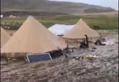 Tunceli'de Elmalı Yaylası'nda Sel Suları Çadırları Bastı